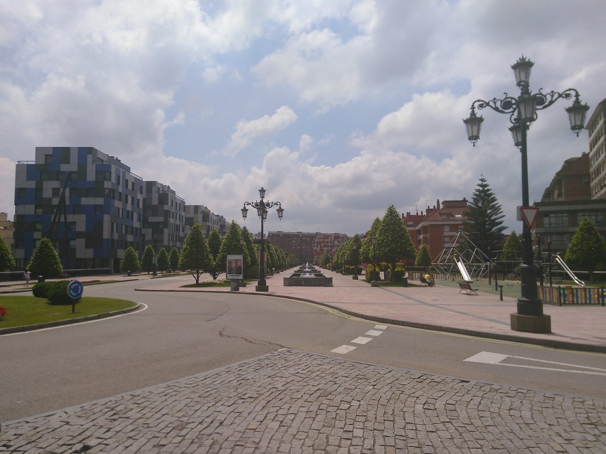Oviedo-Bilder. Vor 500m dröhnte übrigens '99 Luftballons' aus irgendeinem Auto raus. Viva España