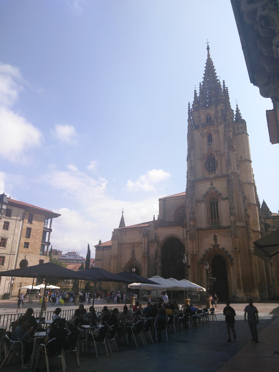Oviedo-Bilder. Vor 500m dröhnte übrigens '99 Luftballons' aus irgendeinem Auto raus. Viva España