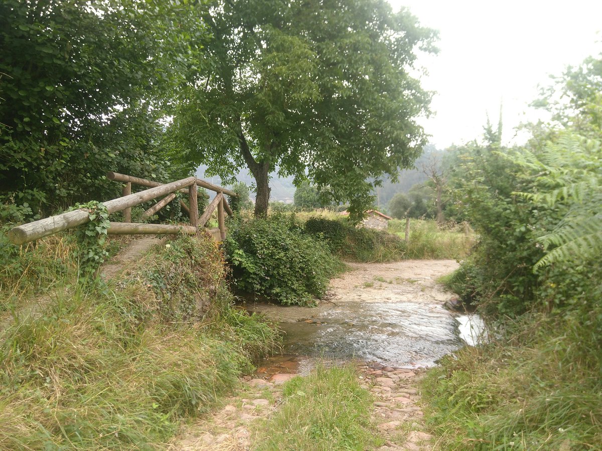 Hänge nun in Salas ab. Habe heute 500hm auf steinigen, aber wunderschönen Pfaden solide überlebt bei 22km. Was mich posi…