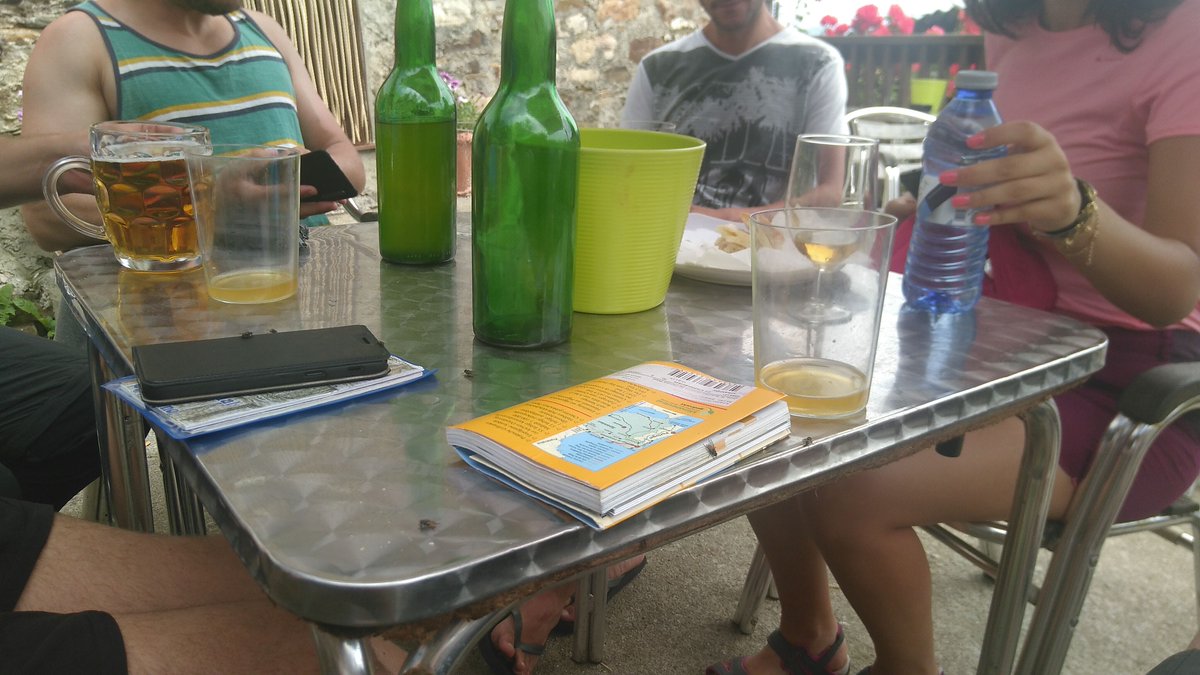 Normalerweise endet sowas mit min. einer grünen Flasche (Sidre) pro beteiligter Person am Tisch
