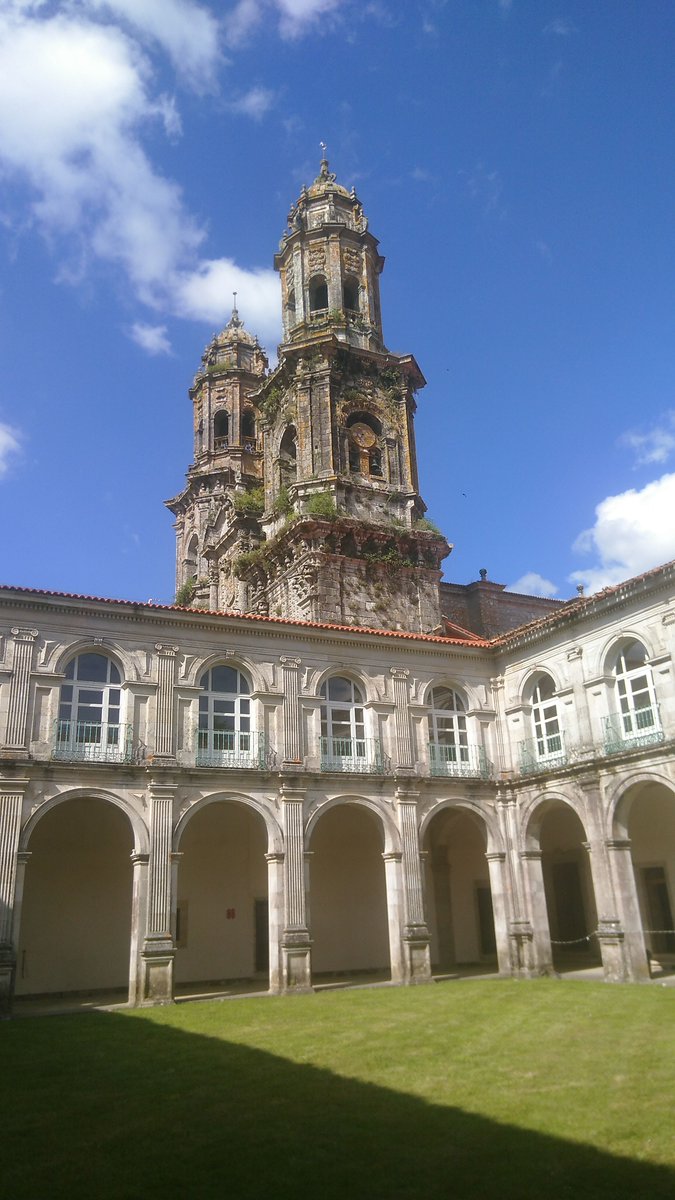 Gestern in Sobrado dos Monxes das erste Mal in einem Kloster genächtigt. Mit Klosterkater Maximilian. Mittlerweile nur n…